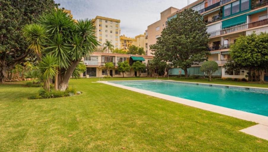 Stylish 3 Bedroom Penthouse In Marbella Centre With Large Pool Close To The Beach Buitenkant foto